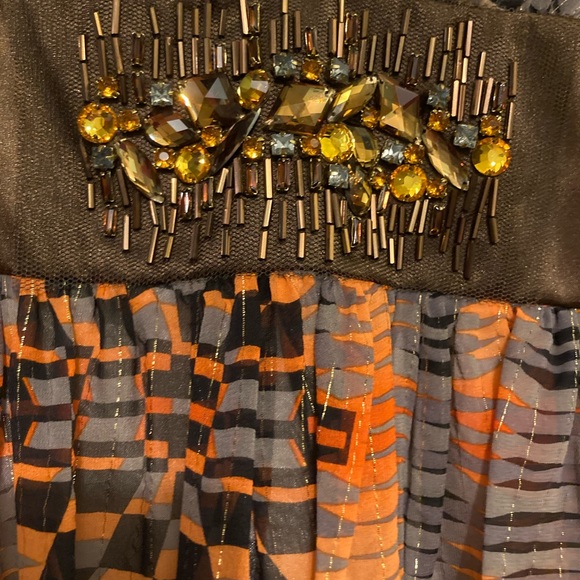 NWT, New,BCBG MaxAzria Chiffon Sleeveless Blouse - Picture 4 of 10